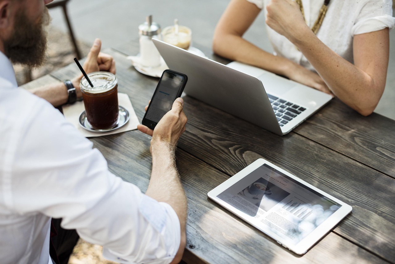 découvrez l'art du networking : créez des connexions professionnelles, développez votre réseau et boostez votre carrière grâce à des stratégies efficaces pour établir des relations durables.